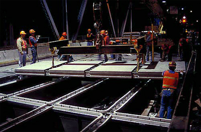 The figure shows the installation of an exodermic bridge deck.
