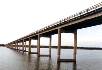 This figure is a photo of the original Lake Belton Bridge prior to re-construction.