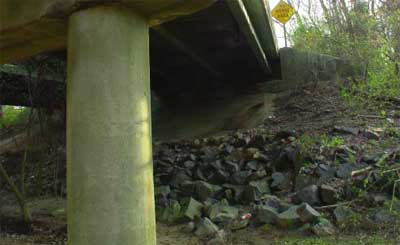 Photo: Concrete pillar supporting a bridge