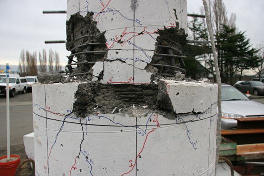 This photo shows the cracks in the shaft of specimen DS-1. The damage is confined to the upper part of the shaft, where there is no shaft reinforcement.