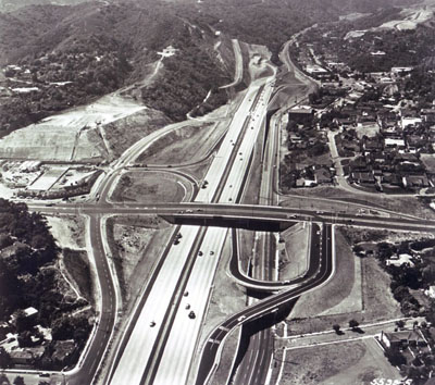 San Diego Freeway st the Sunset Boulevard overcrossing looking north (two-quad modified cloverleaf interchange. (California Department of Public Works photo)