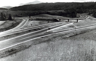 Vermont - Hartland.  The I-91 interchange with US Route 5 looks southerly toward Windsor. Hartland Four Corners to the north and Winsor to the south are both served by this facility.  I-91 replaces US Route 5 as the major north-south traffic carrying facility in the Connecticut River Valley.