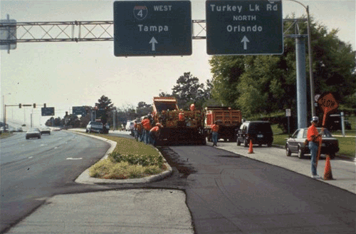 Figure 11-8. Recycling operation in one lane.