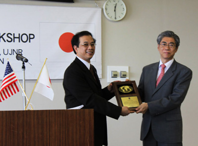 W. Phillip Yen of FHWA and Atsushi Yoshioka of the Public Works Research Institute of Japan hold a plaque commemorating the 25th anniversary of the U.S.-Japan Bridge Engineering Workshop.