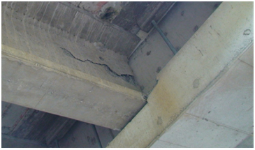 Photo. Horizontal crack in web of end girders at west end of Llacolen bridge. Click here for more information.