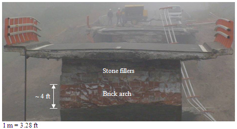 Photo. Deck slab and crown of arch on Claro River bridge. Click here for more information.