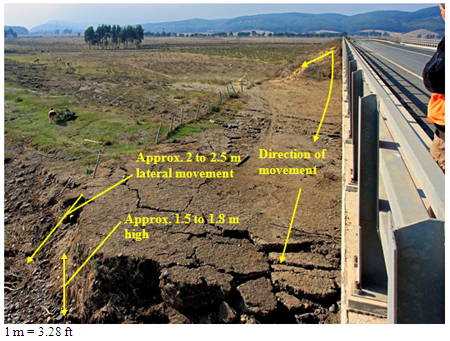 Photo. Lateral spreading at Mataquito bridge. Click here for more information.