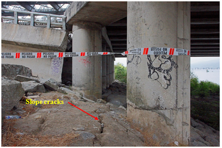 Photo. Settlement and lateral ground movement of interior pier at northeast end of Llacolen bridge. Click here for more information.