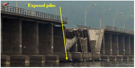 Photo. Close-up of old Biobío River bridge showing exposed pile foundations. Click here for more information.