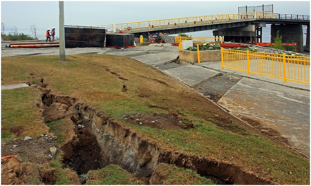 Photo. Ground failure near northeast abutment of old Biobío River bridge. Click here for more information.