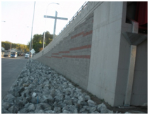 Photo. Retaining wall at Rotonda General Bonilla. Click here for more information.