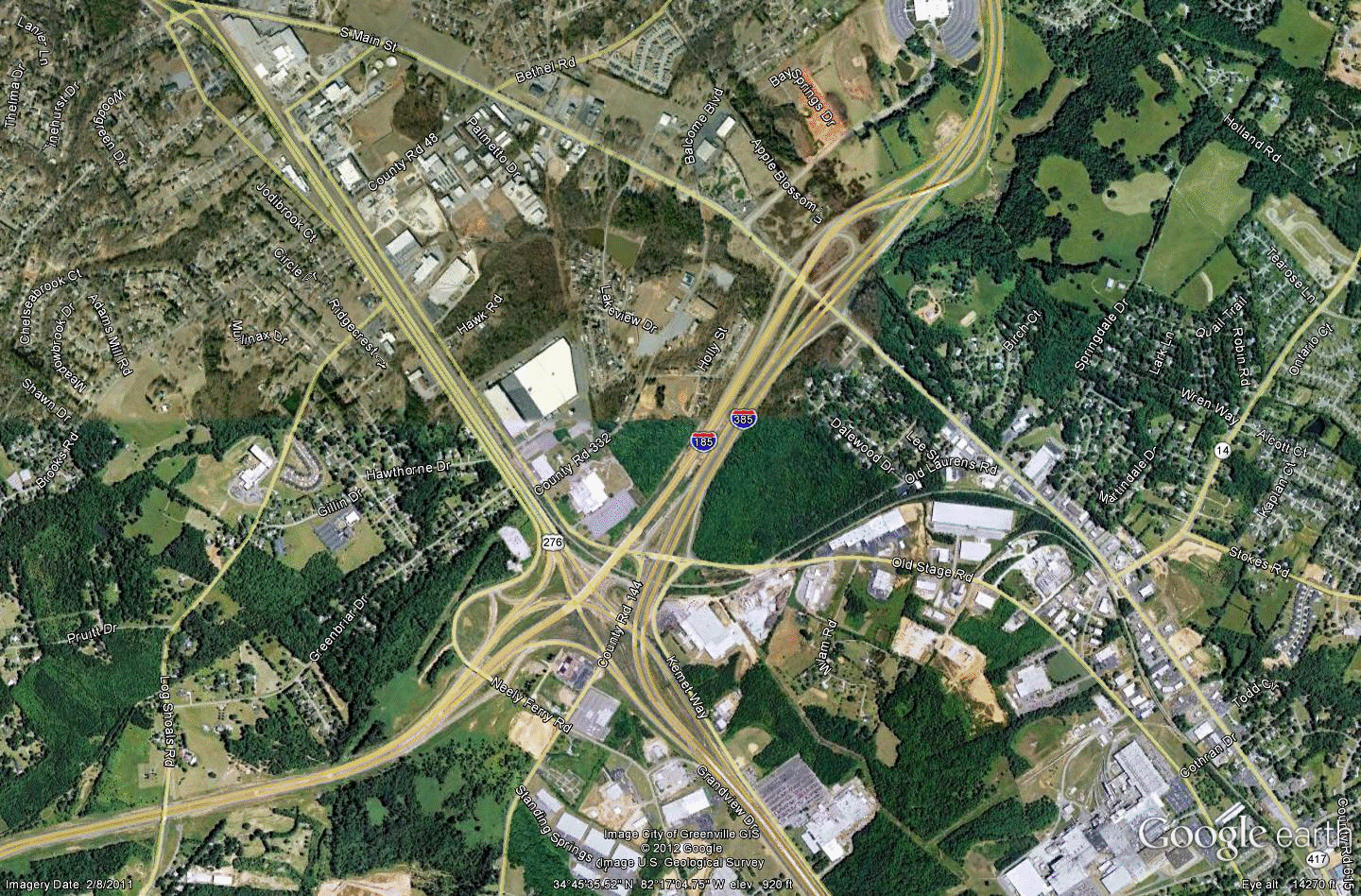 Figure 79. Photo. Configuration of site SC-2. This figure shows an aerial photo of an interchange in South Carolina with two missing movements and unusual geometry that places two interstate highways parallel to each other for a short distance.