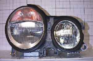 Photo. Front view of HID 1 headlamp (high/narrow). Click here for more detail.