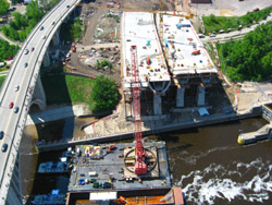 Construction of the I-35W Bridge over the Mississippi River