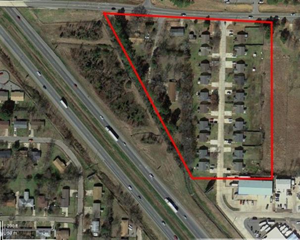 Study Area B: Six-lane highway with two rows of closely-spaced houses angling away from the highway. The road is at-grade with the community. 