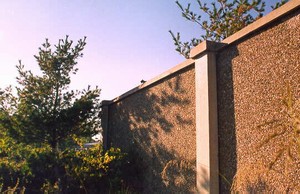 Photo of a noise barrier with a horizontal cap - T shaped