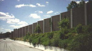 Photo of a noise barrier illustrating integration of the noise barrier with supplemental vegetation. 