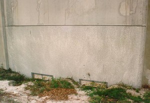 Photo showing drainage structures incorporated in the noise barrier panel