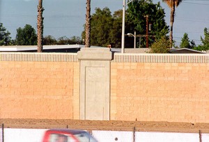 Photo of a noise barrier with a narrow horizontal cap