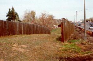 Photo of a noise barrier with an overlap that accomodates emergency access