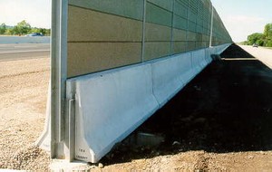 Photo of a noise barrier protected by a concrete safety barrier