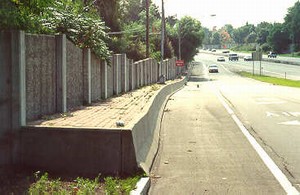 Photo of a noise barrier protected by a concrete safety barrier