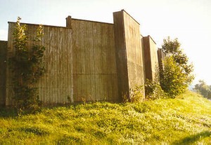 Photo of a wooden noise barrier with patterns on laminated panels