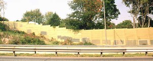 Photo showing a noise barrier with graffiti problems