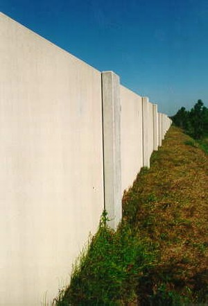 Photo of a smooth surface finish concrete noise barrier