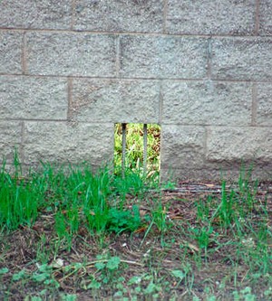 Photo showing drainage structures incorporated in the noise barrier panel