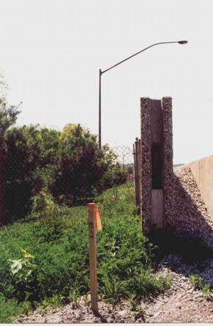 Photo of a noise barrier-retaining wall combination