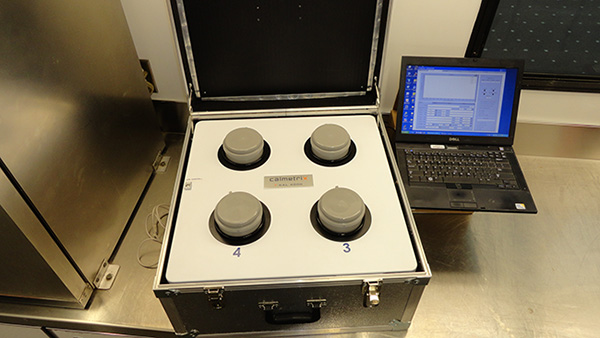 Semi-adiabatic calorimeter