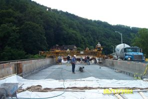 Photo: Concrete placement on the eastbound lanes