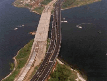 A picture showing an example of a 1,000' Acrow Bridge installed in New York.