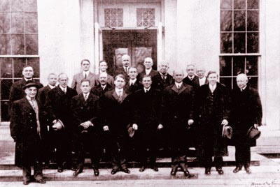 Black and white commemorative photograph of the AASHO founders lined up with President Wilson in front of the White House.