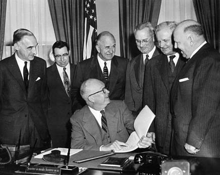Black and white photograph of the meeting between President Eisenhower and his Advisory Committee on the National Highway Program.
