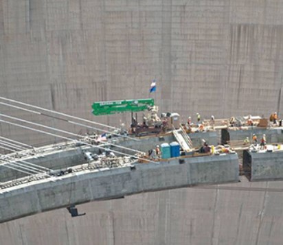 Concrete-steel arch composite bridge