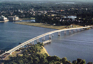 Photo: The United States Naval Academy Bridge