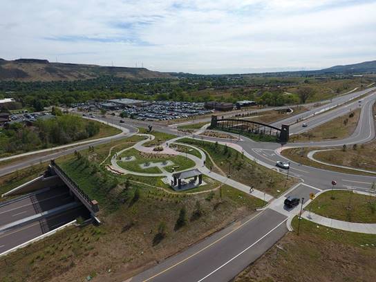 View of the Linking Lookout project, which includes a park, pedestrian paths, and a local road on a deck over a highway.