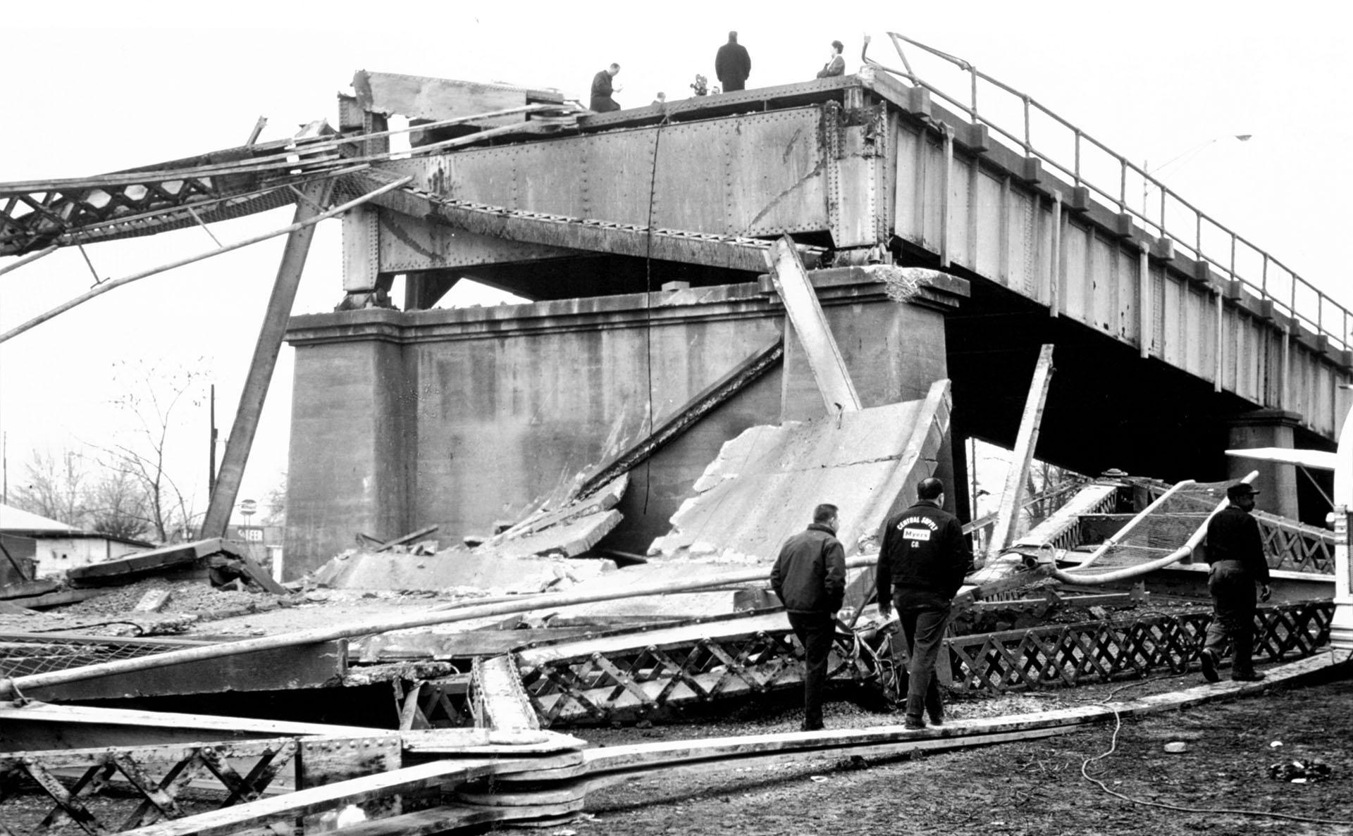 Photograph of the Silver Bridge collapse.