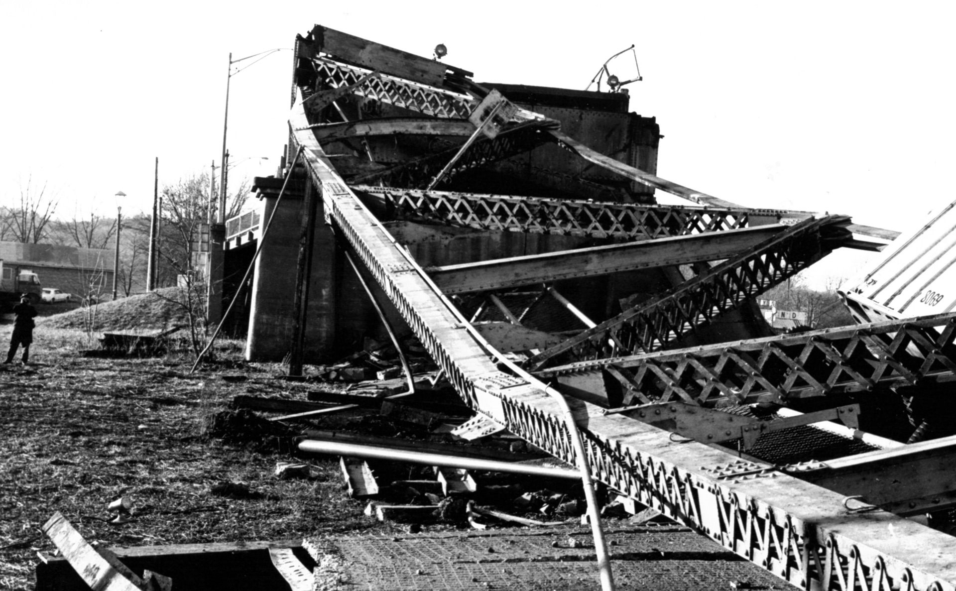 Photograph of the Silver Bridge collapse.