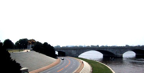 Photo: The District touch down approaching the Lincoln Memorial