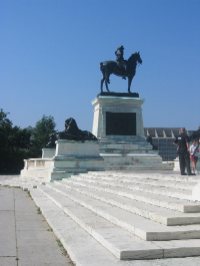 A statue honors General Ulysses S. Grant, who led the Union forces to victory in the Civil War.