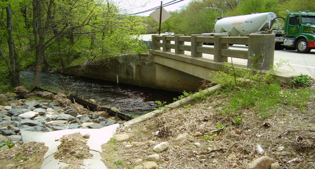 Visual: photo, p. 1, top, second from right, fact sheet at https://www.fhwa.dot.gov/innovation/everydaycounts/edc_4/factsheet/intergrating_nepa_permitting.pdf