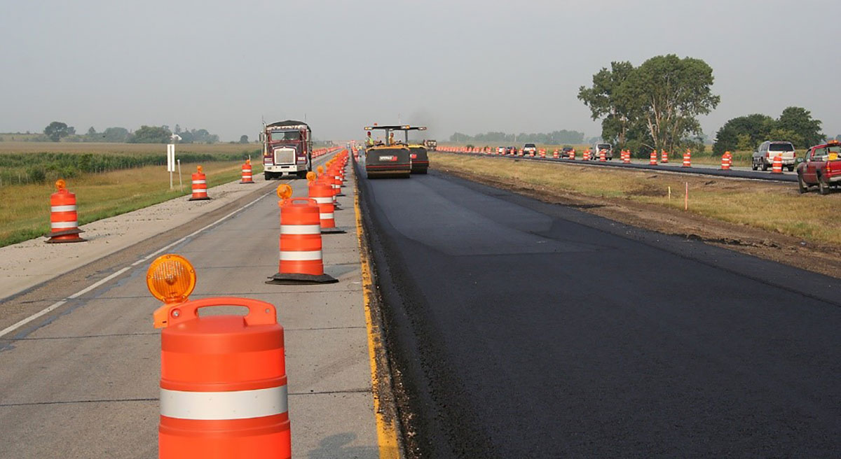 Paving road using asphalt overlay mixtures