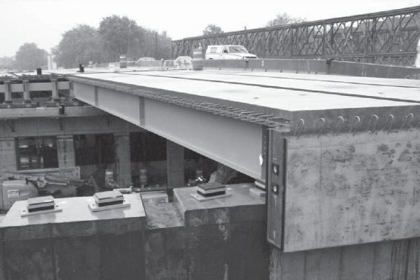 Prefabricated superstructure segments on the Belt Parkway Bridge in Brooklyn, New York. Photo credit: Gannett Fleming Engineers and Architects.