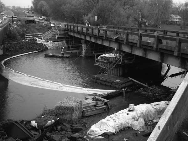 Photograph of bridge under construction.