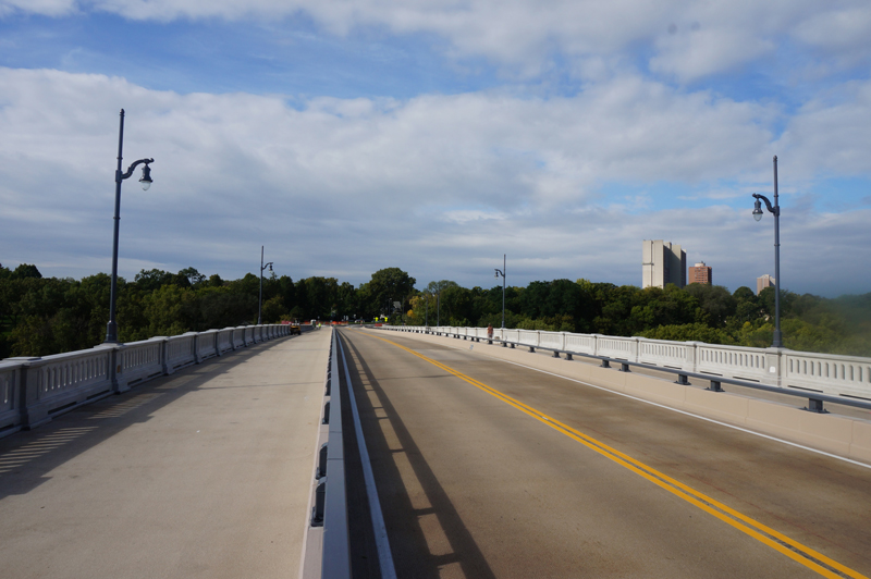 Photo of the rehabilitated deck on the Franklin Avenue Bridge.