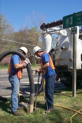 Photo: Utility Locating Via Non-Destructive Vacuum Exposure