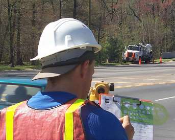 Photo: Utility Locating Via Non-Destructive Vacuum Exposure